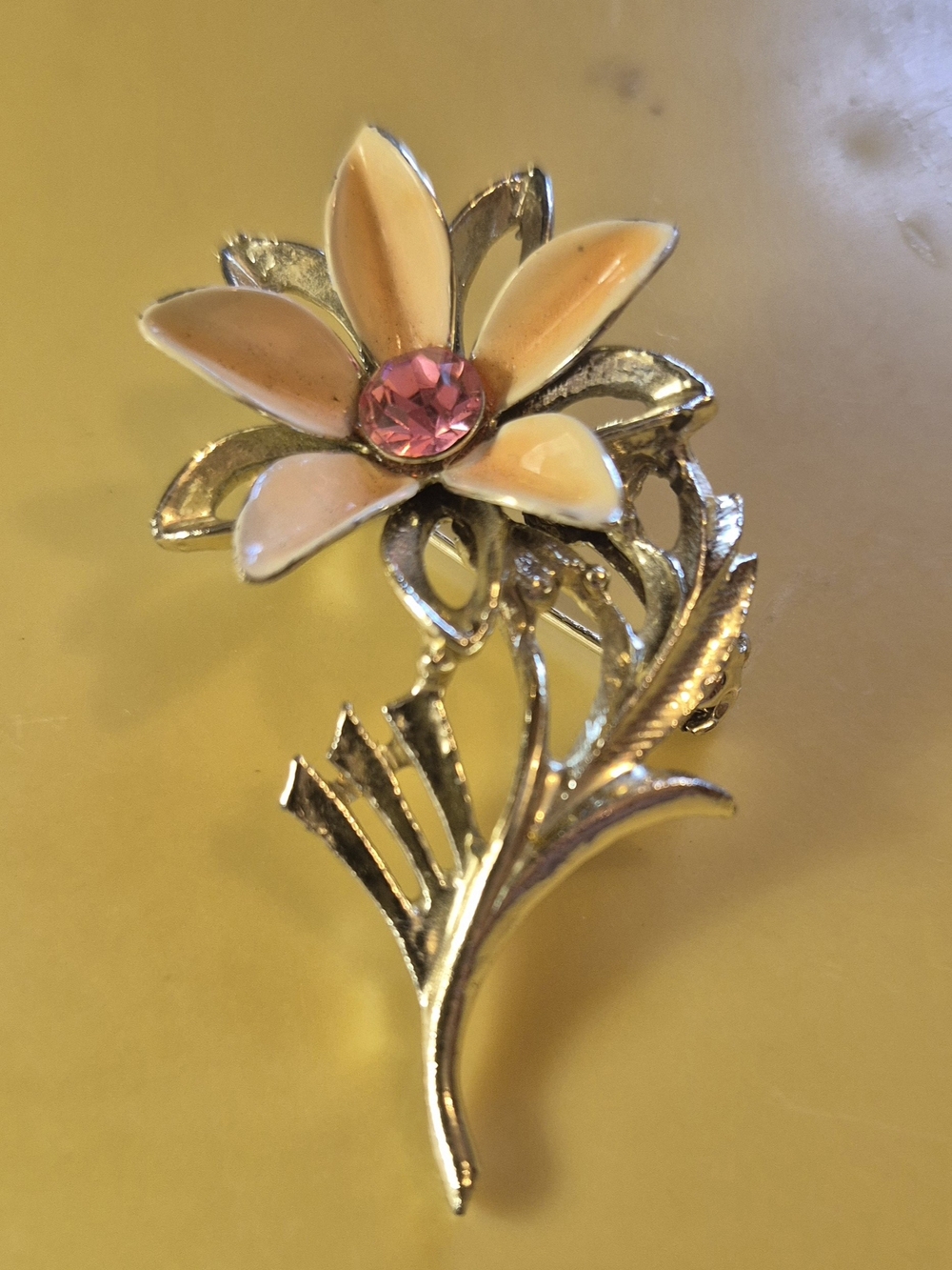 Pink Center Peach Enamel Flower Brooch - Women's Jewelry.  Vintage. 1970s